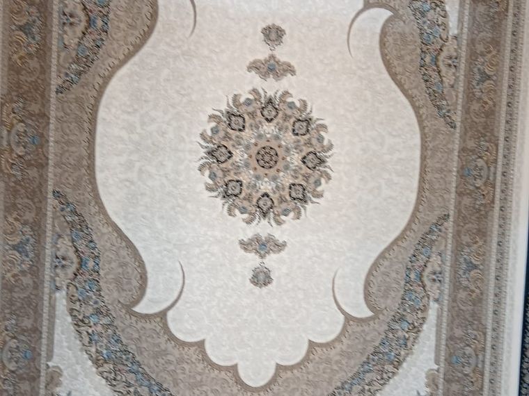 Cream medallion carpet